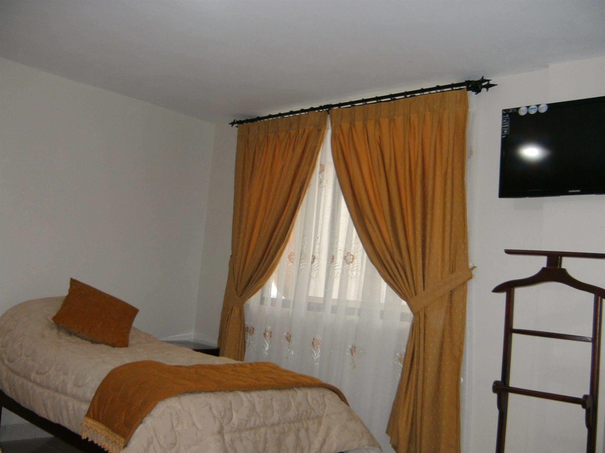 Hostal Fevilamir Ibarra Luaran gambar